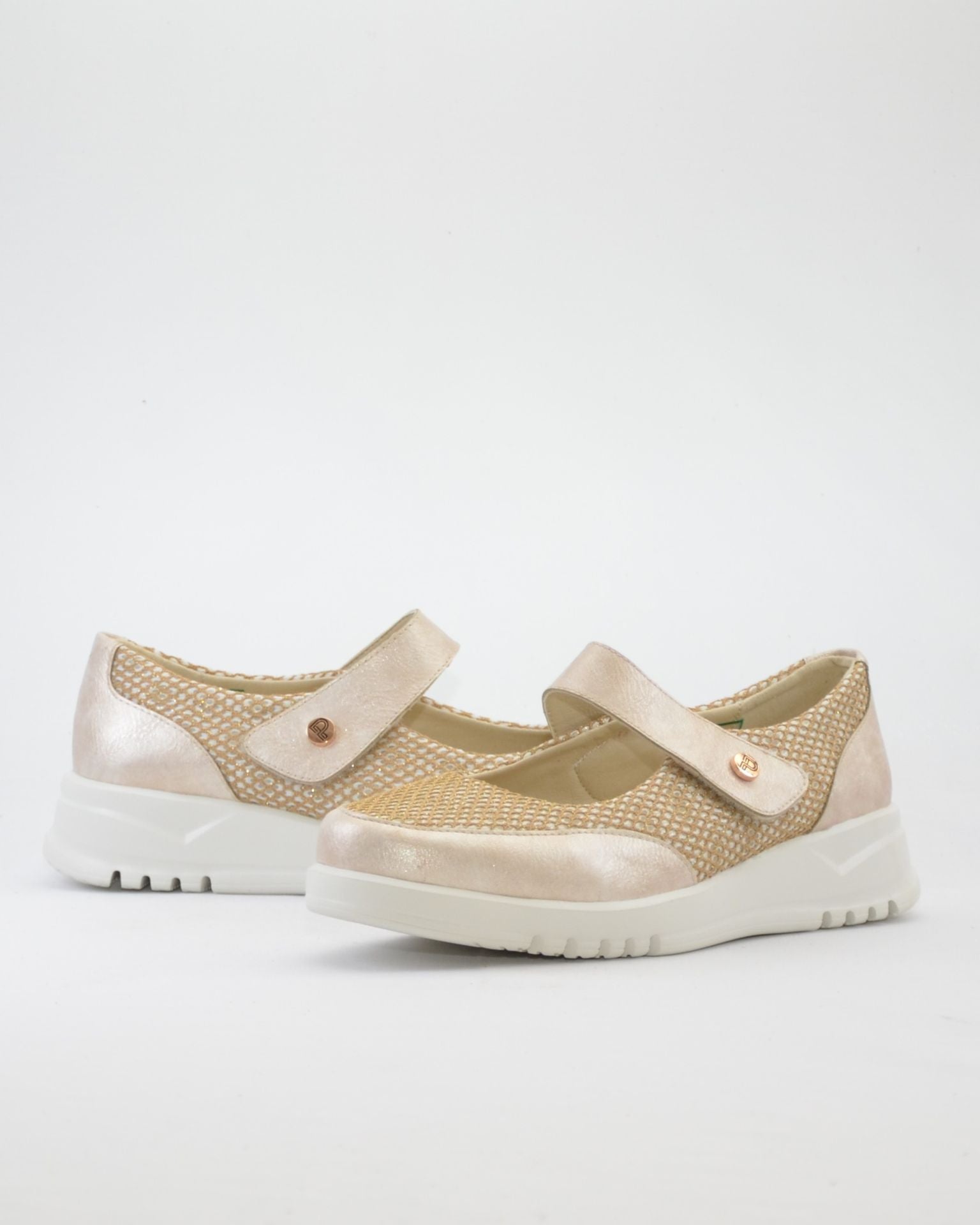 MERCEDITA CASUAL CON CIERRE DE VELCRO ANCHO ESPECIAL PITILLOS 20302 DORADO