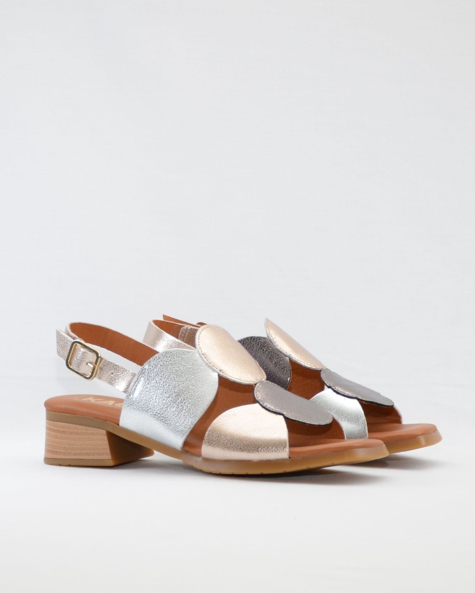 SANDALIA TACON BAJO PLATA MULTI KAOLA 2684 PLANTA DE GEL