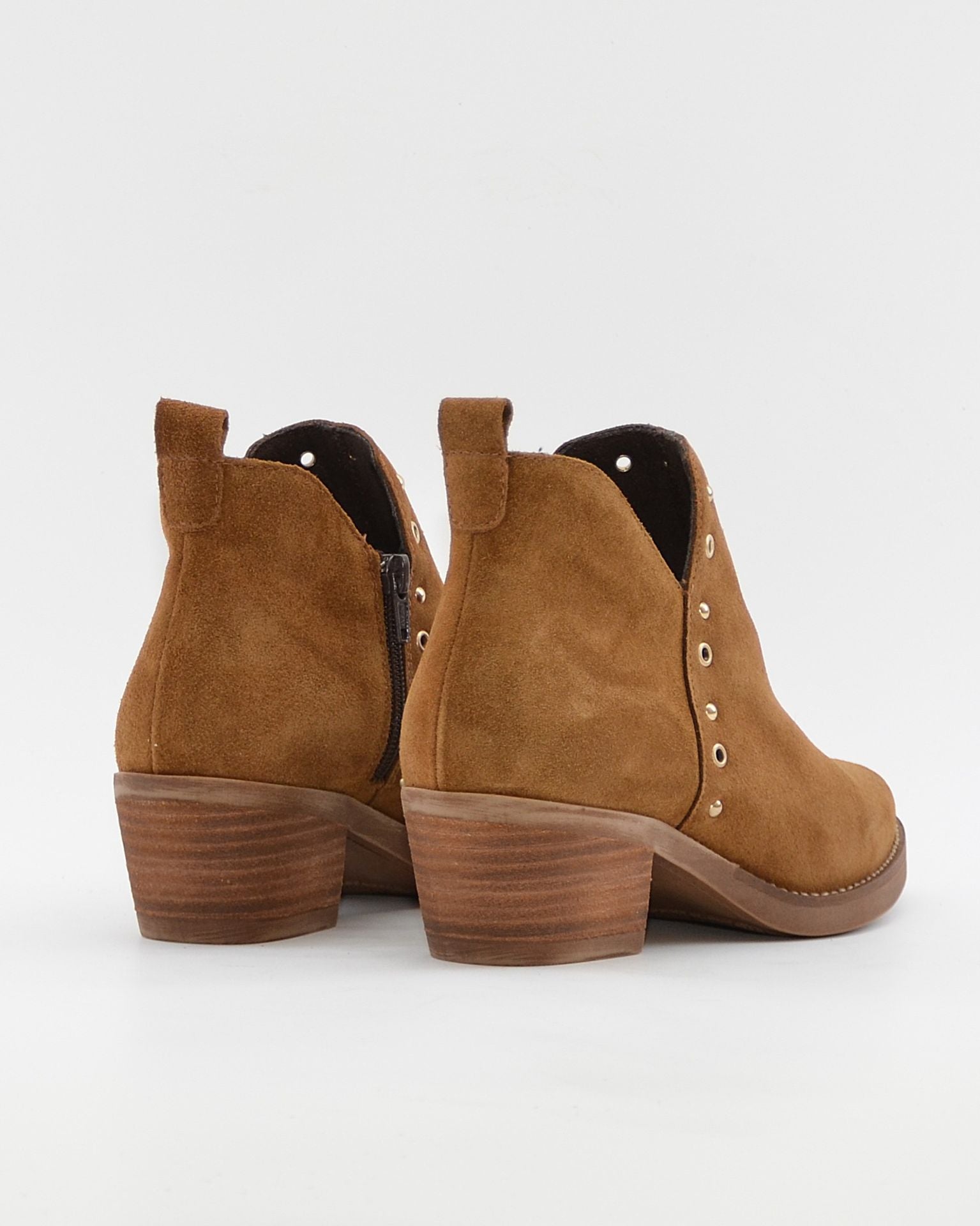 BOTIN MUJER COWBOY SERRAJE CUERO CON TACHAS KAOLA 3500