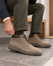 BOTA CORDON HOMBRE SERRAJE TAUPE CON CORDONES FLUCHOS BUGGY F2325 MARMOTA