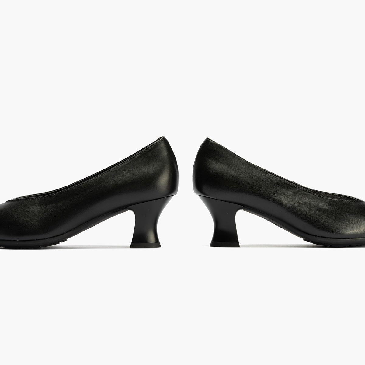ZAPATO SALON NEGRO CORTE PICO 10854