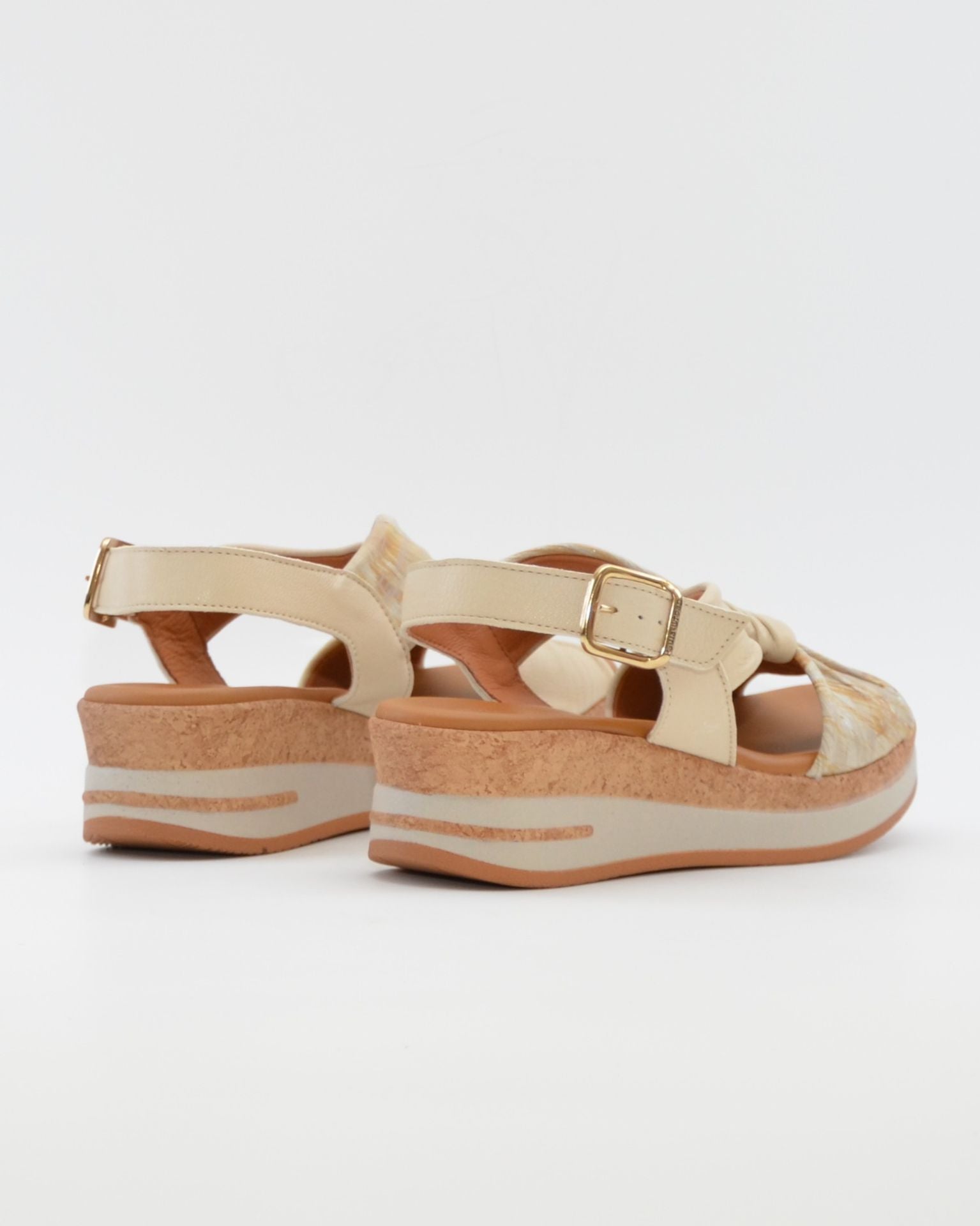 SNDALIA MUJER CUÑA COLOR BLANCO ROTO PLANTA ACOLCHADA PAULA URBAN 35-710 OFF WHITE