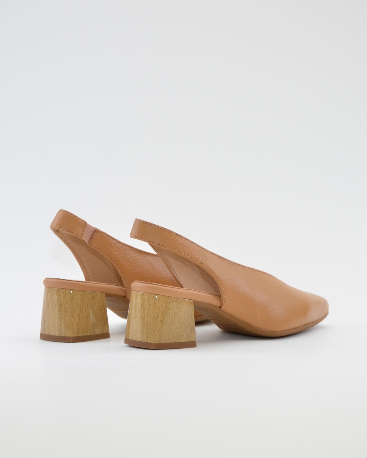 ZAPATO DESTALONADO CON TACON MEDIO ANCHO ESPECIAL COLOR CAMEL