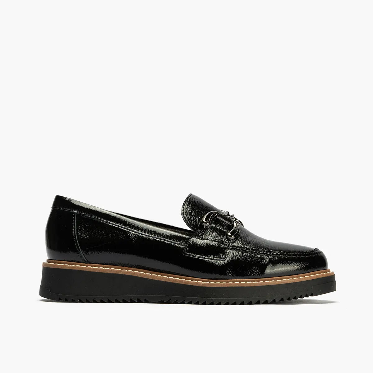 MOCASIN PLANO CHAROL NEGRO PISO BAJO 10760