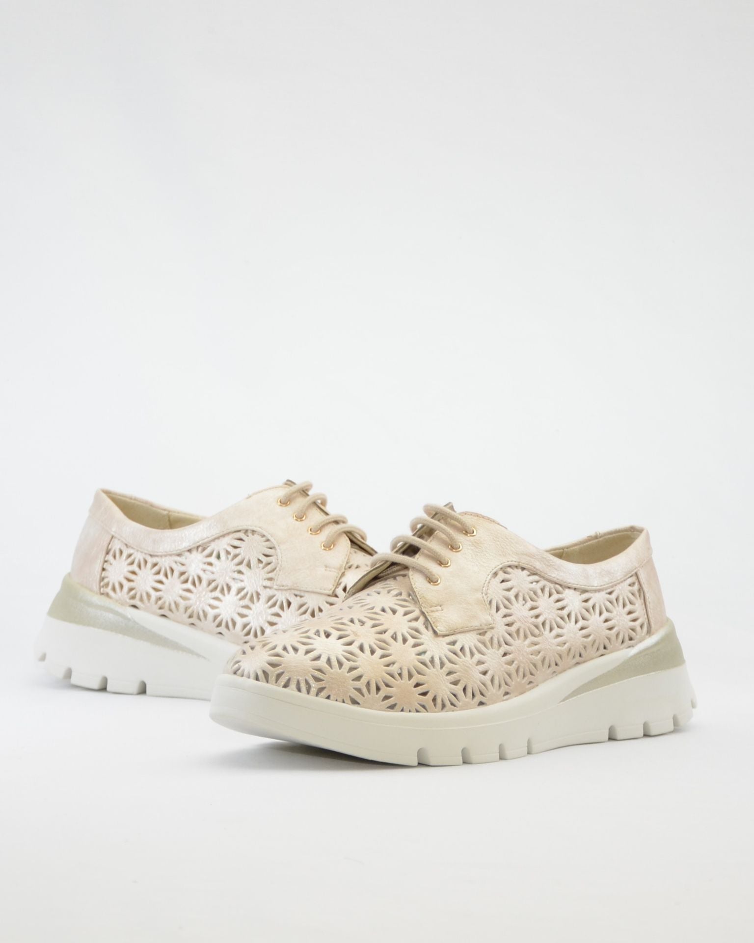 ZAPATO CASUAL MUJER CON CORDONES PITILLOS 11091 DORADO PLANTILLA EXTRAÍBLE