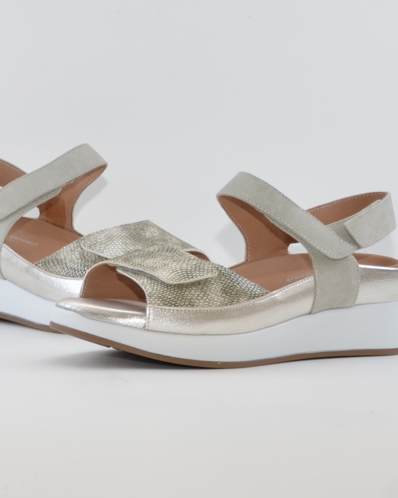 SANDALIA PLANTILLA EXTRAIBLE MUJER TRES VELCROS ANCHO ESPECIAL COLOR VERDE PIE SANTO 260422 EUCALIPTO