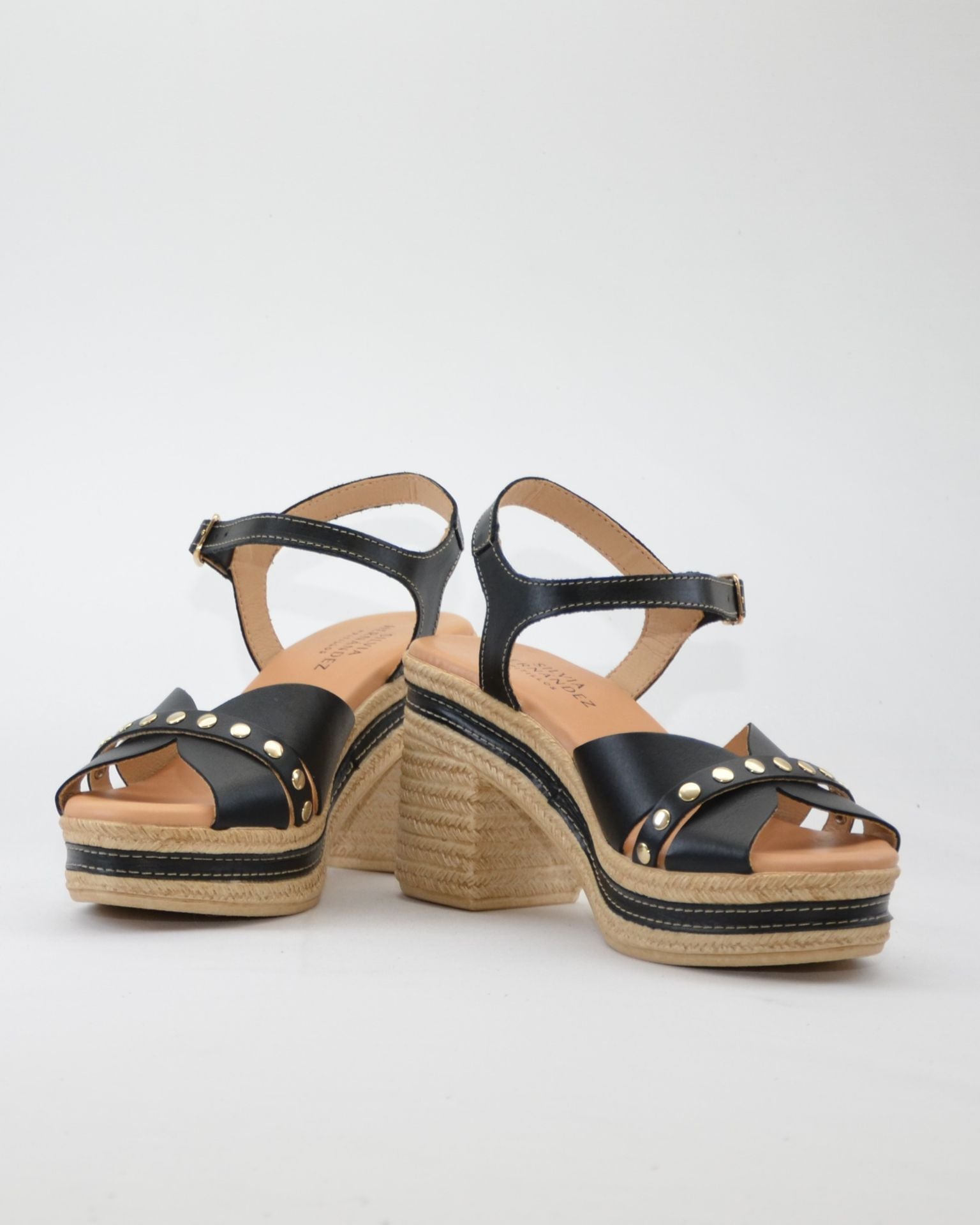 SANDALIA MUJER TACON Y PLATAFORMA COLOR NEGRO CON TACHAS PITILLOS 30213