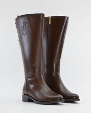 BOTA PLANA MUJER COLOR MARRÓN CON APERTURA AJUSTABLE EN EL GEMELO CARMELA 164010