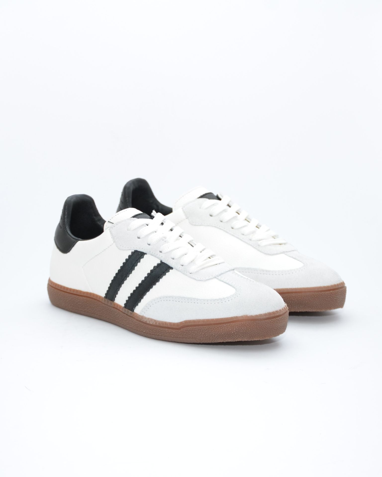 SNEAKER MUJER BLANCO TIRAS NEGRAS
