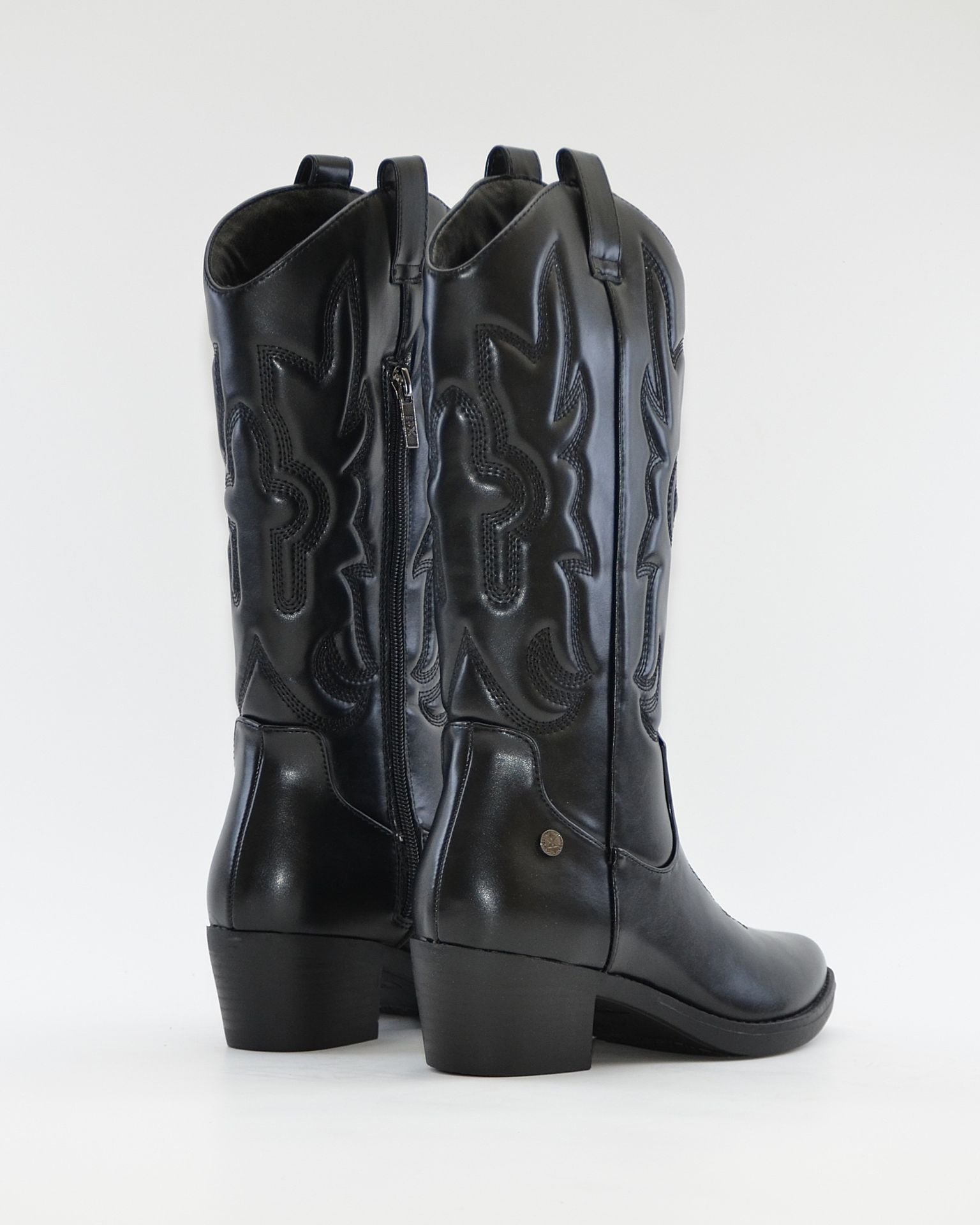 BOTA COWBOY COLOR NEGRO CON CREMALLERA  XTI 143119