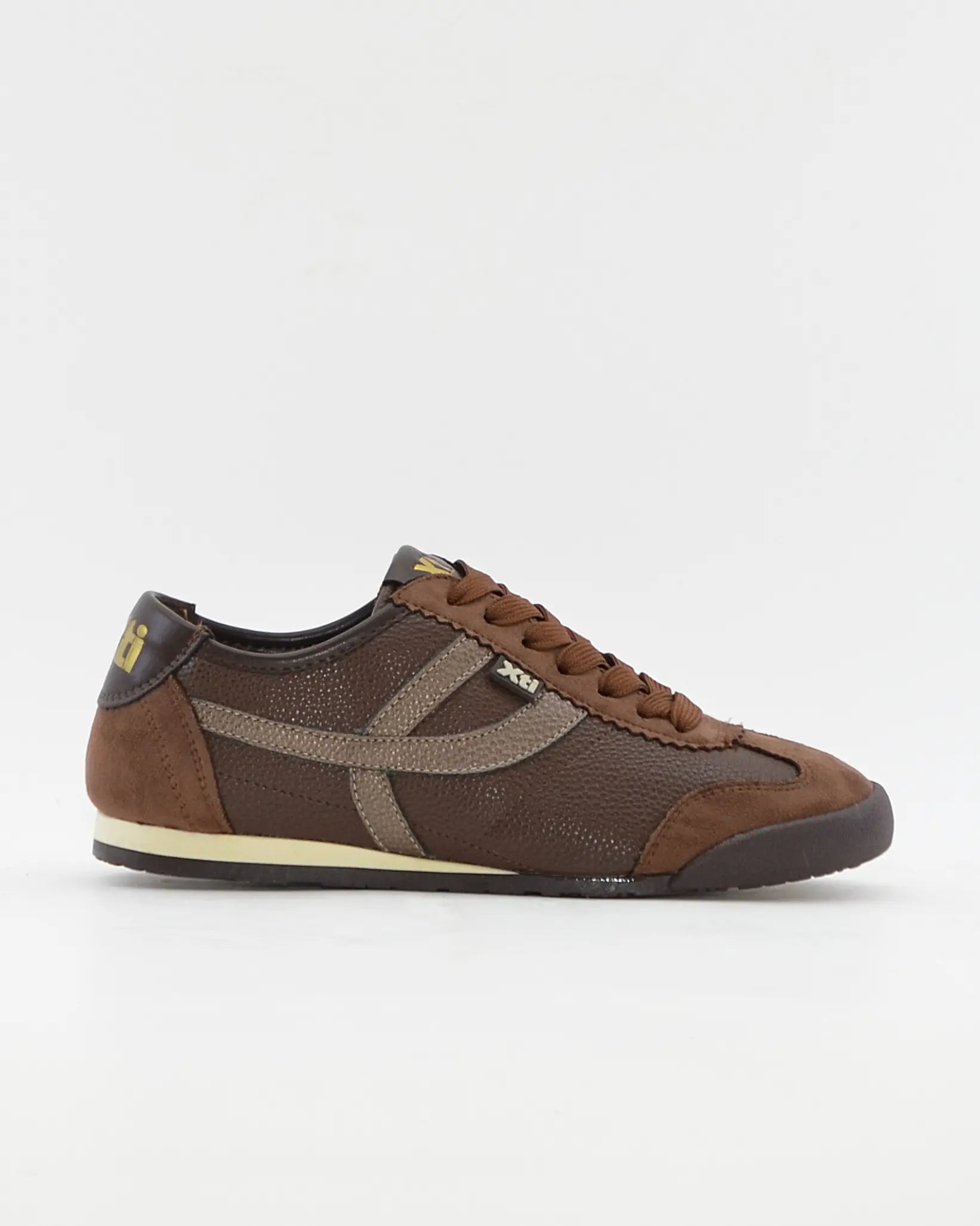 DEPORTIVO SNEAKER MUJER PLANA COLOR MARRÓN XTI 146157