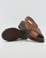 SANDALIA MUJER CRUZADA COLOR CUERO PLANTA ACOLCHADA PAULA URBAN 33-2070 AVELLANA