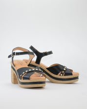 SANDALIA MUJER TACON Y PLATAFORMA COLOR NEGRO CON TACHAS PITILLOS 30213
