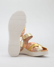 SANDALIA CUÑA METALIZADA TUBULAR PLANTA ACOLCHADA PITILLOS 11290 ORO