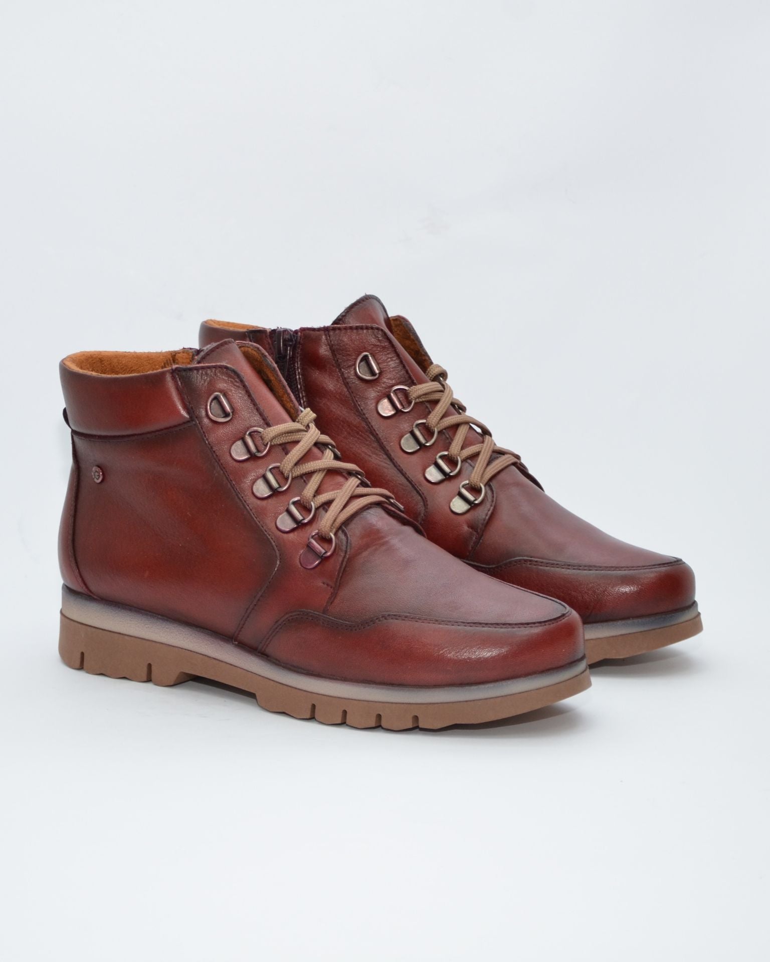 BOTINES DE MUJER EN COLOR BURDEOS PLANOS CON CORDONES