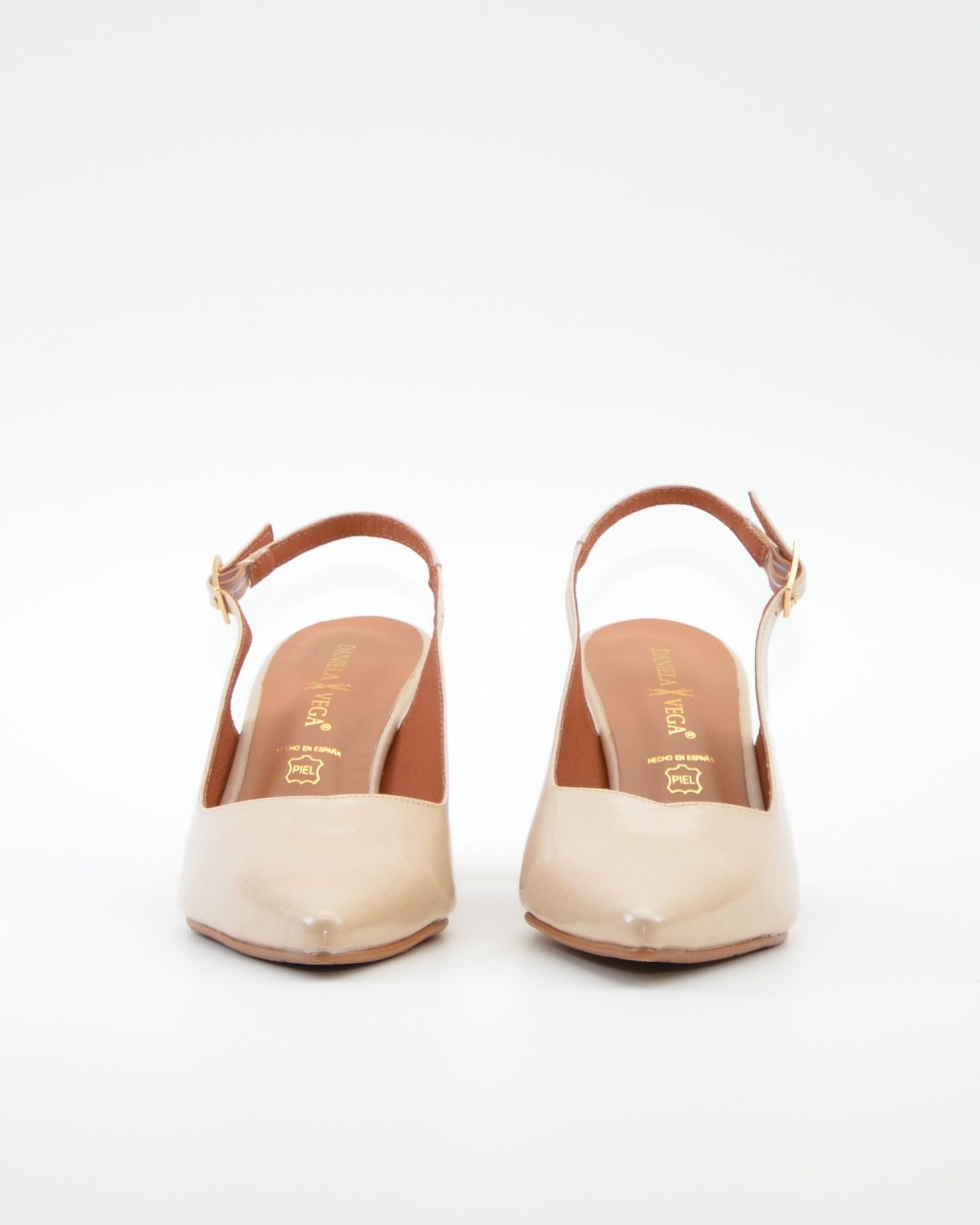 ZAPATO SALON DESTALONADO TACON CUADRADO COLOR BEIGE DANIELA V. 2315CD SAHARA