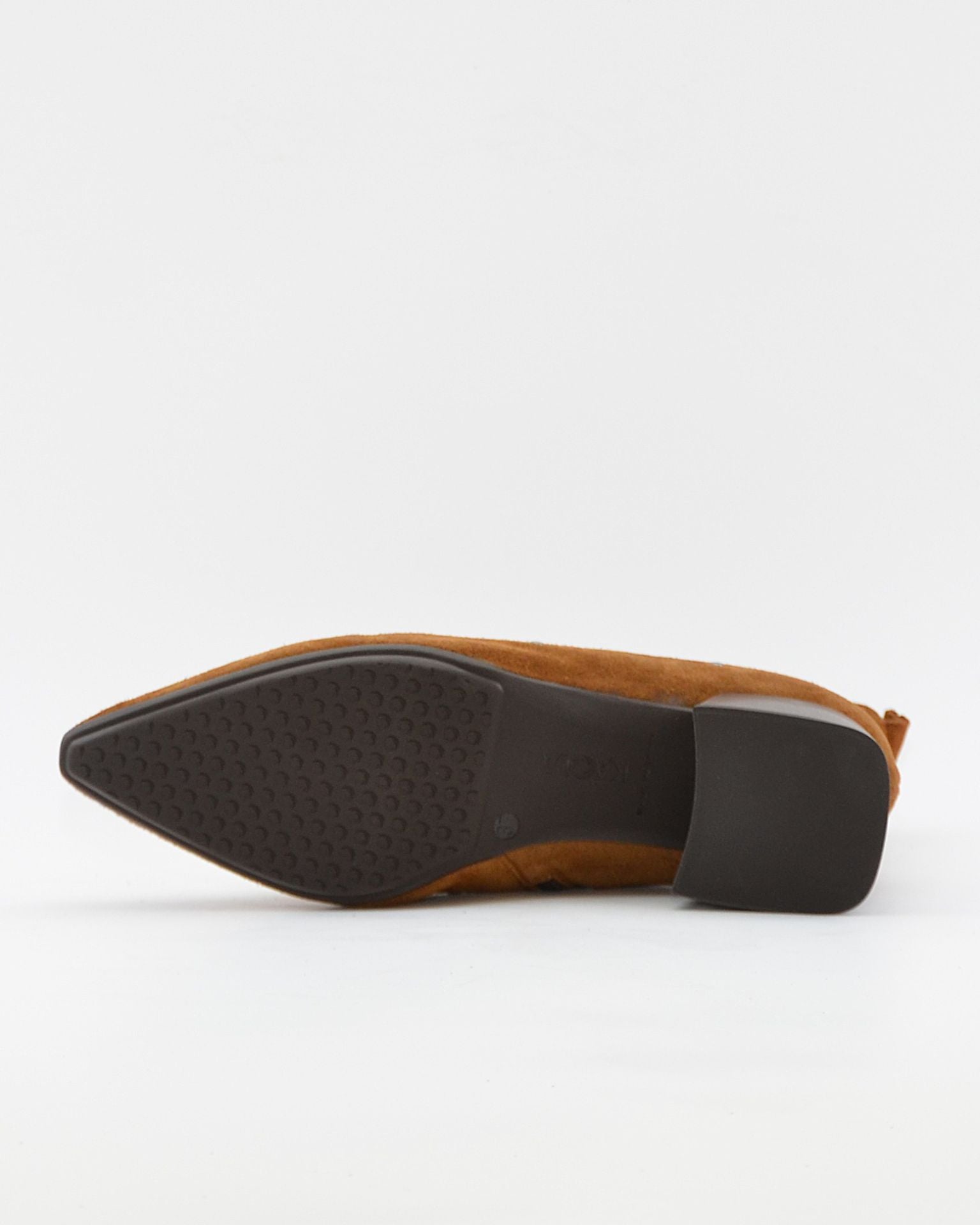 BOTIN MUJER TACON ANCHO SERRAJE CUERO CON TACHAS KAOLA 4064