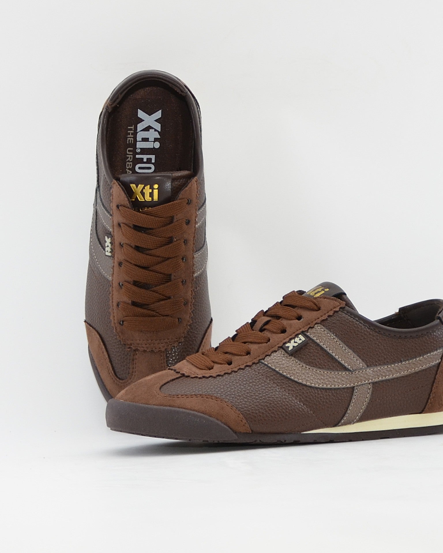 DEPORTIVO SNEAKER MUJER PLANA COLOR MARRÓN XTI 146157