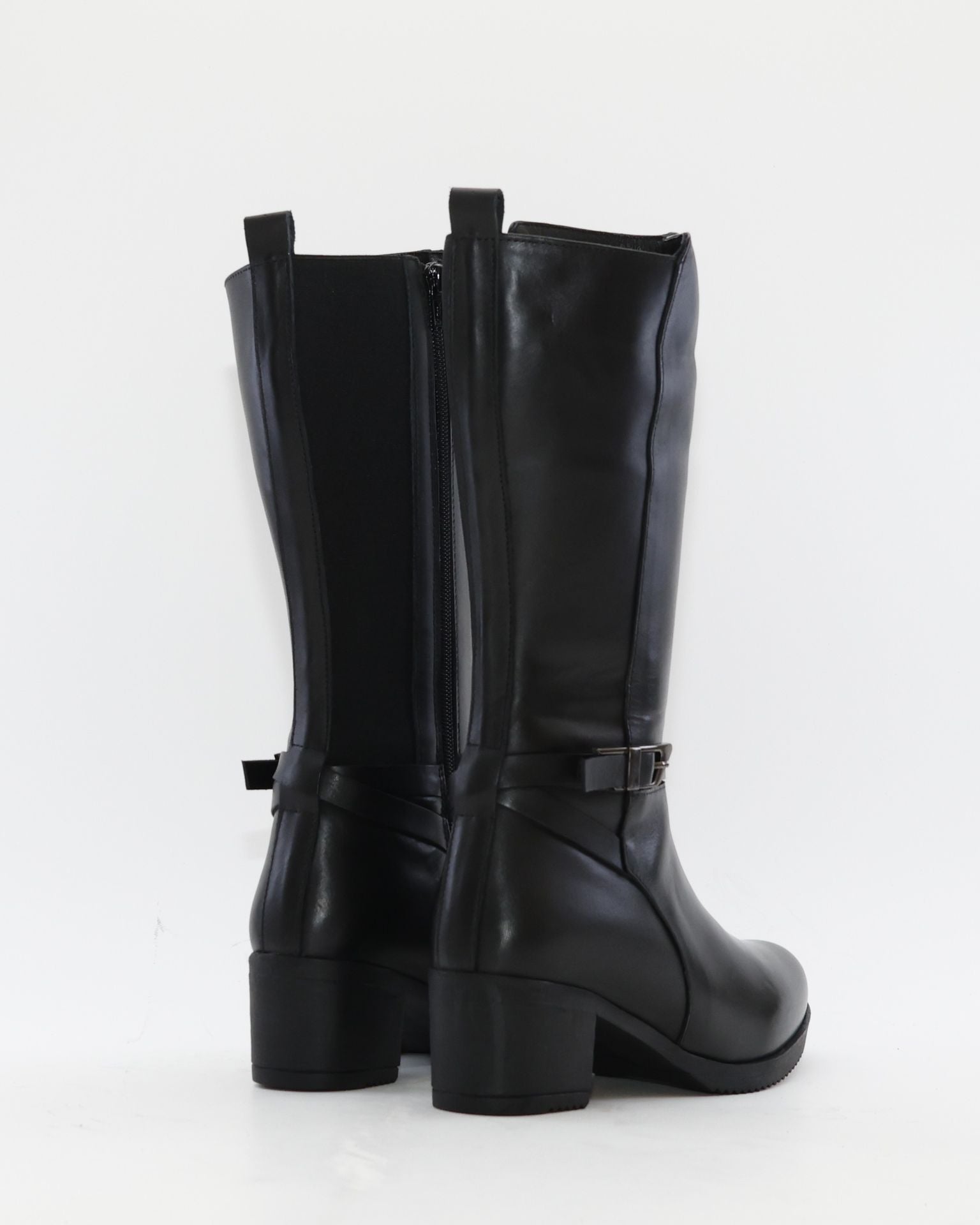 BOTA ALTA MUJER TACON MEDIO COLOR NEGRO ADORNO METALICO  CREMALLERA Y ELASTICO TREINTAS L-1508