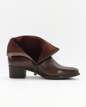 BOTIN MUJER TACON BAJO COLOR MARRON ADORNO METALICO Y CREMALLERA TREINTAS 4619