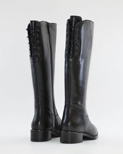BOTA PLANA MUJER NEGRA CON APERTURA AJUSTABLE EN EL GEMELO CARMELA 164010