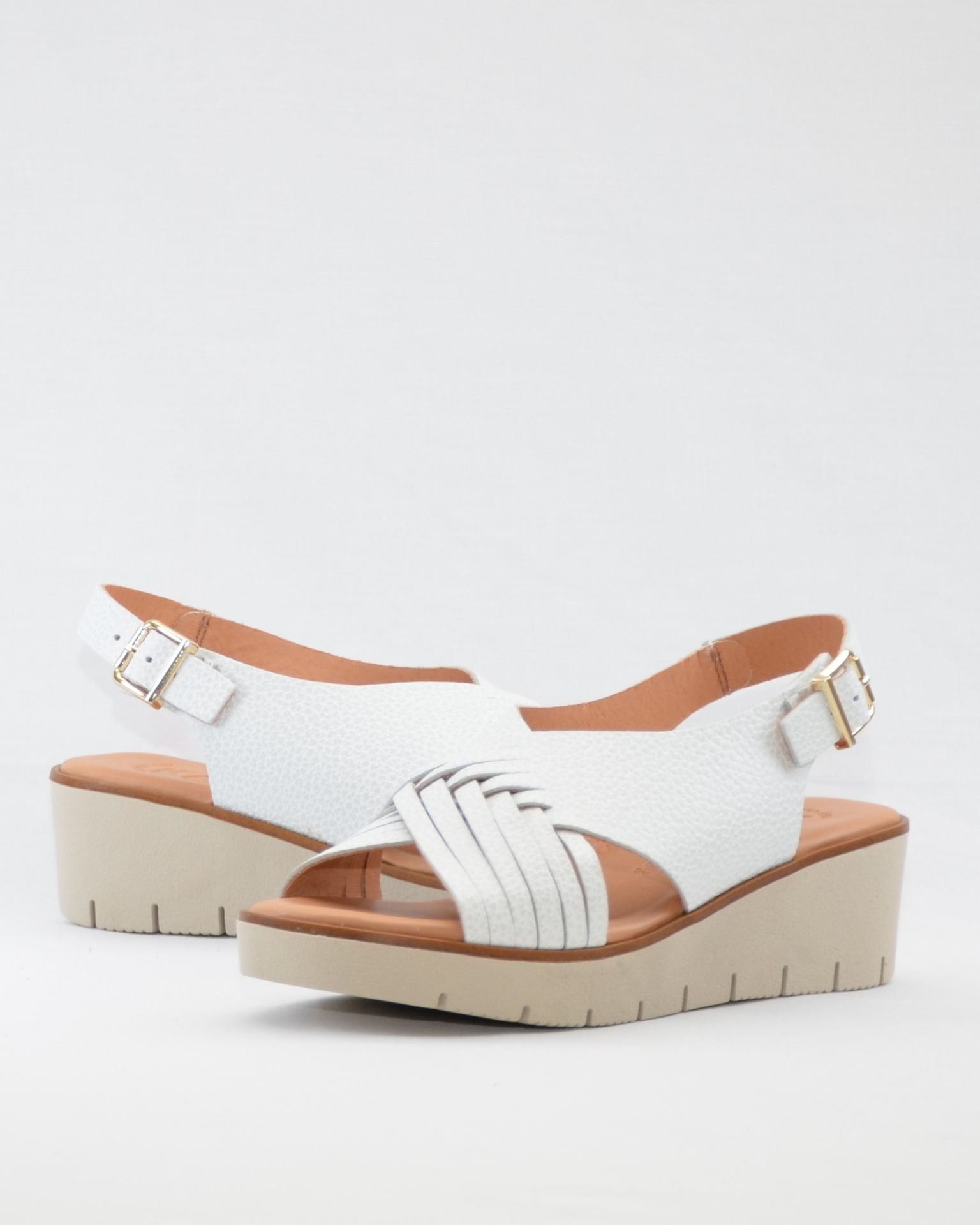 SANDALIA CUÑA BAJA CRUZADA BLANCA KAOLA 2451