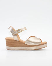 SANDALIA CUÑA DORADA PARA MUJER CON PLANTA ACOLCHADA PITILLOS 11280