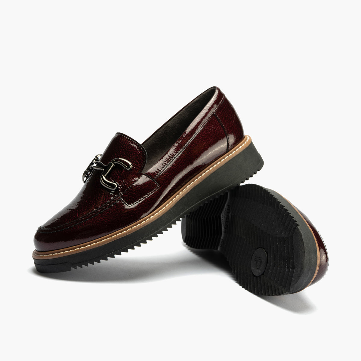 MOCASIN PLANO CHAROL BURDEOS PISO BAJO 10760