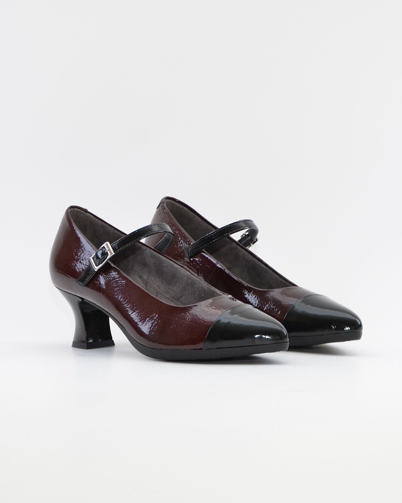 ZAPATO SALON MUJER CON PULSERA CHAROL BURDEOS Y NEGRO PITILLOS 11683