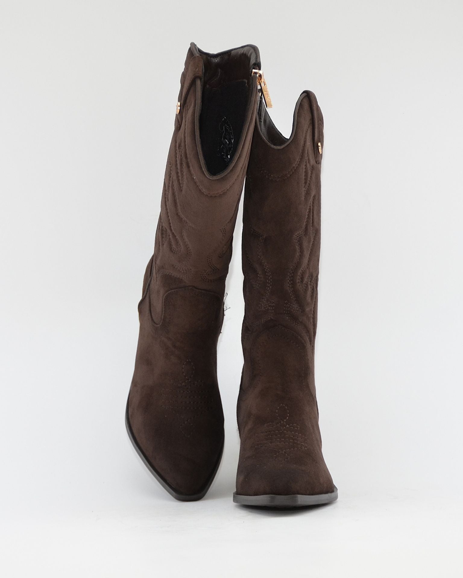 BOTA COWBOY COLOR MARRÓN CHOCOLATE CON CREMALLERA  XTI 144308
