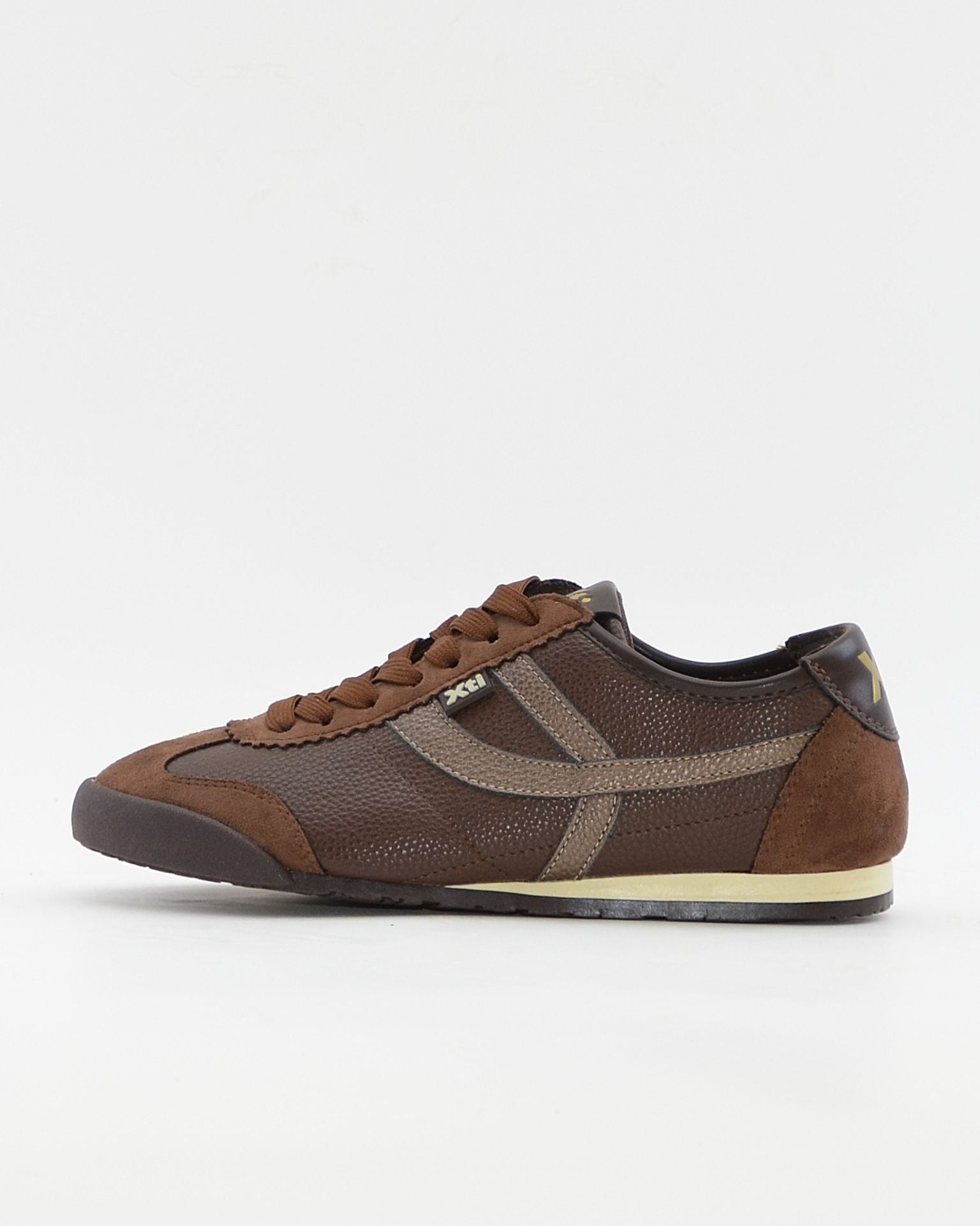 DEPORTIVO SNEAKER MUJER PLANA COLOR MARRÓN XTI 146157