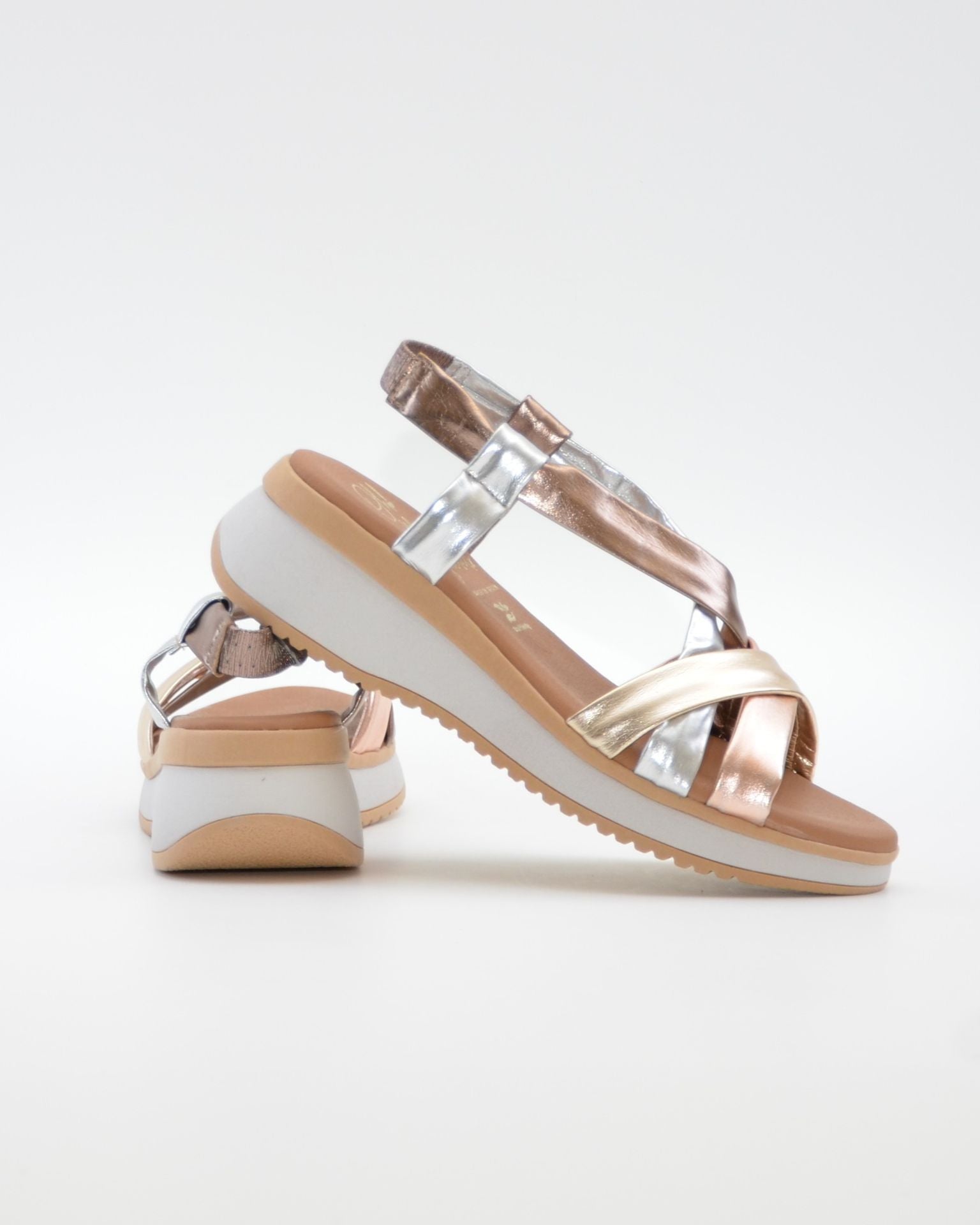 SANDALIA CUÑA MUJER TIRAS METALIZADAS PLANTA DE GEL OH MY SANDALS 5941