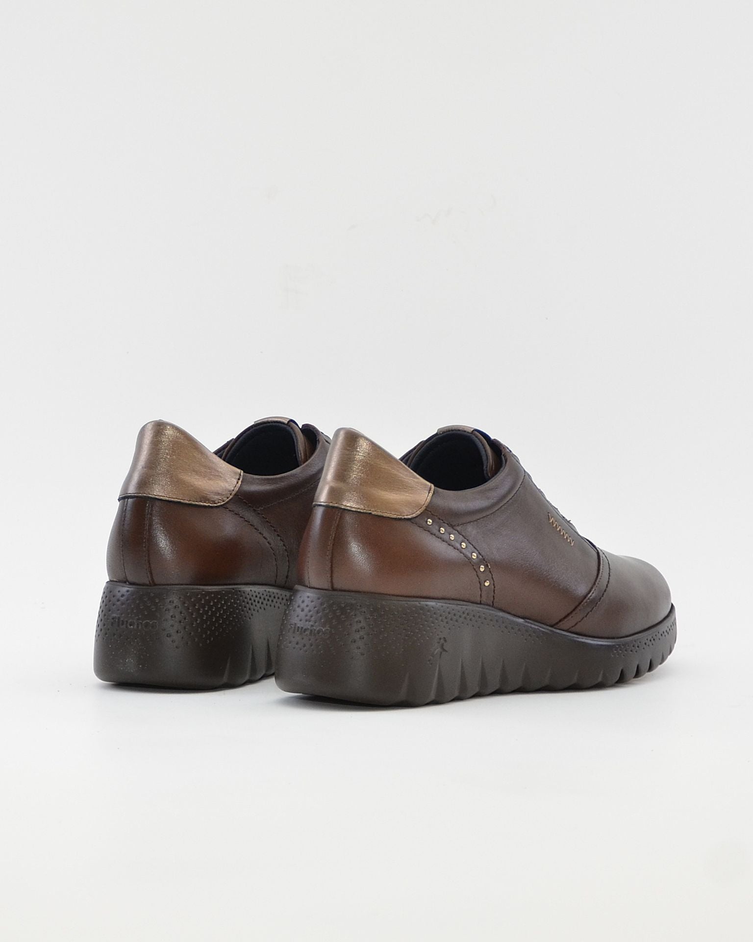 ZAPATO DE CORTE DEPORTIVO CUÑA MUJER ELÁSTICOS FLUCHOS LIVE F2096 CASTAÑO