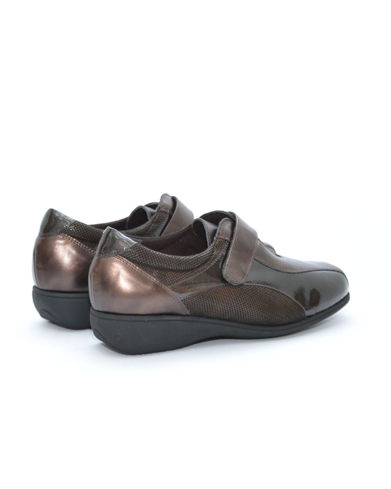 ZAPATO MUJER ANCHO ESPECIAL PLANTILLA EXTRAIBLE CHAROL MARRON