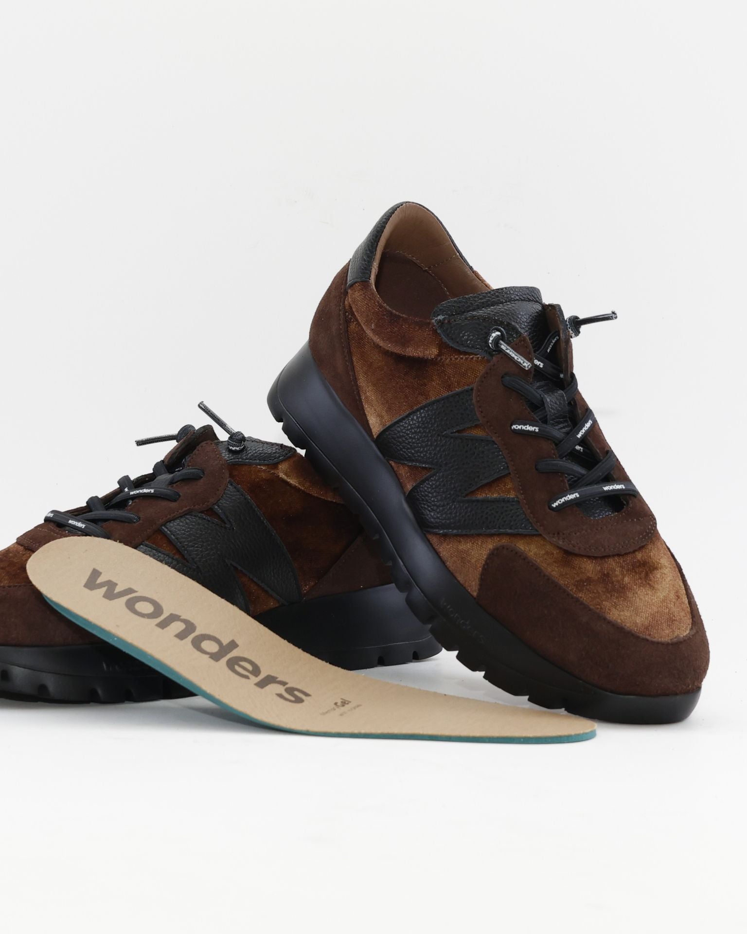 ZAPATO DE CORTE DEPORTIVO WONDERS A-24111 CONBINADO MARRON NEGRO
