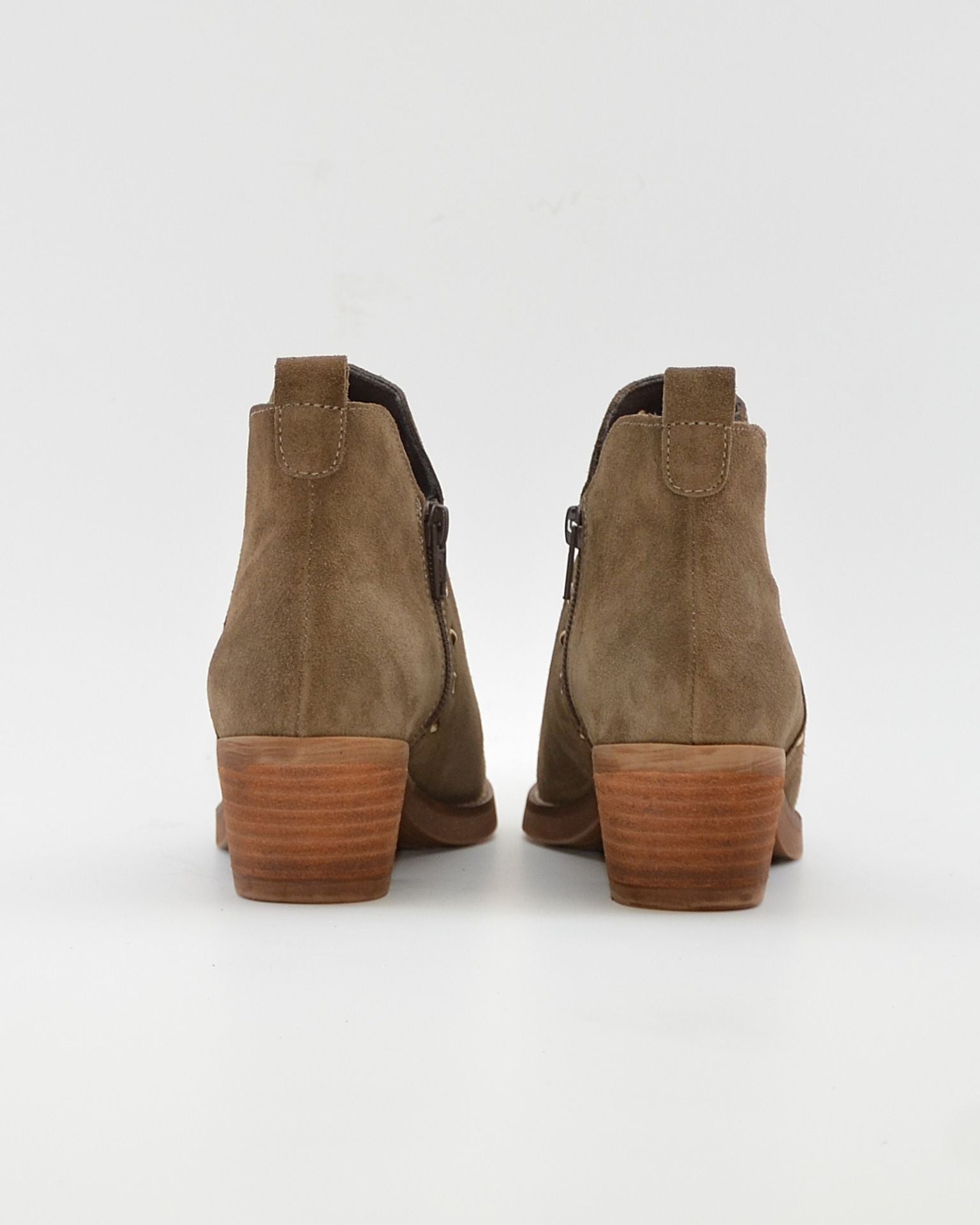 BOTIN MUJER COWBOY SERRAJE TAUPE CON TACHAS KAOLA 3504