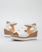 SANDALIA CUÑA BLANCA PARA MUJER CON PLANTA ACOLCHADA PITILLOS 11280
