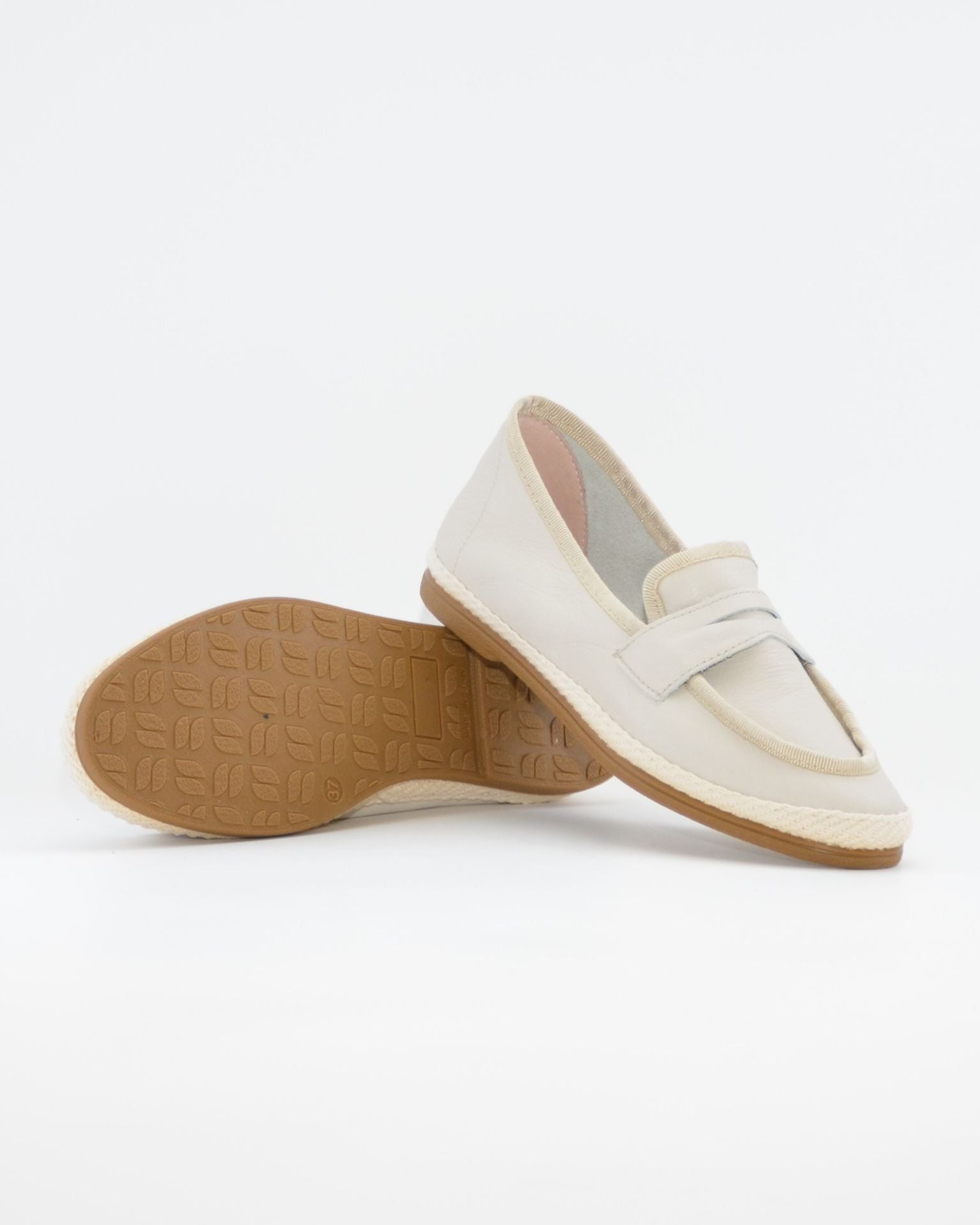 MOCASINES EN PIEL COLOR HIELO MACARENA RANIA 85