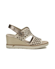 SANDALIA MUJER FLUCHOS COLOR BEIGE CON TIRA TRASERA METALIZADA SMASH F1972 RAW