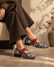 MERCEDITAS MUJER ANIMAL PRINT CEBRA CHAROL ROJO CON CORREA Y HEBILLA LACOMBA CLOVE