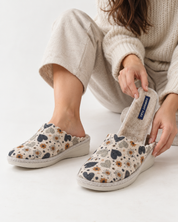 ZAPATILLA MUJER CUÑA FIELTRO CORAZONES CON PLANTILLA EXTRAIBLE CERRADA J.ORTEGA C-352-A