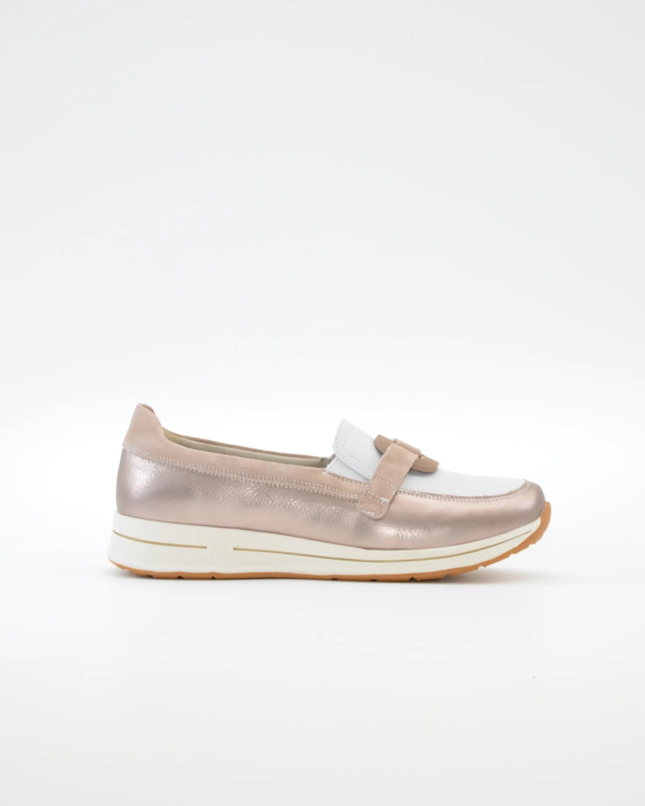 MOCASIN MUJER BLANCO Y METALIZADO CON ADORNO EN PIEL TREINTAS 4501