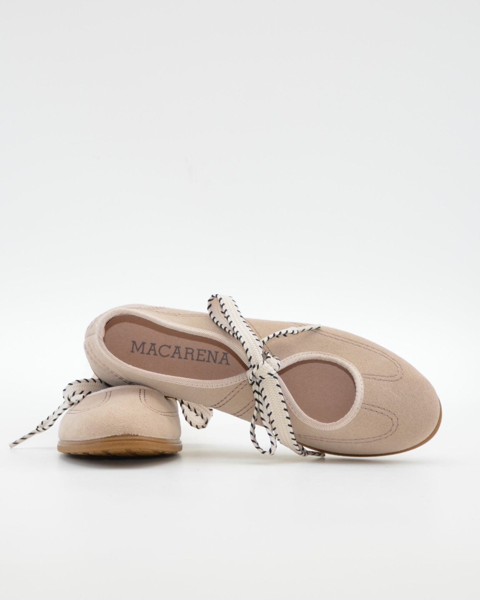 MERCEDITAS EN SERRAJE CON LAZO COLOR BEIGE MACARENA RANIA 73