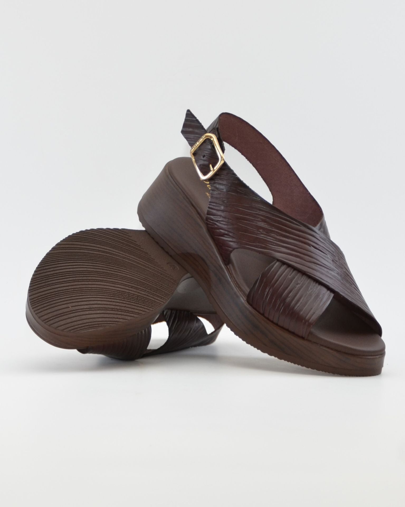 SANDALIA MUJER CRUZADA COLOR MARRON PLANTA ACOLCHADA PAULA URBAN 33-2070 TESTA