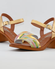 SANDALIA MUJER TACON MEDIO PLANTA DE GEL COLOR DORADO ACUARELA JORDANA 2290