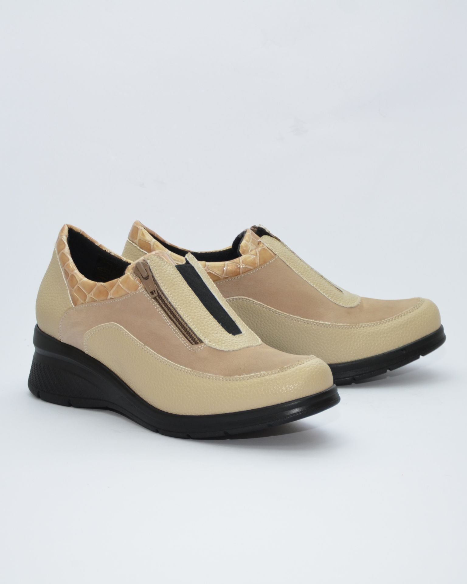 ZAPATO MUJER CUÑA BEIGE  ELÁSTICO Y CREMALLERA 8099 CONFORT CLASS