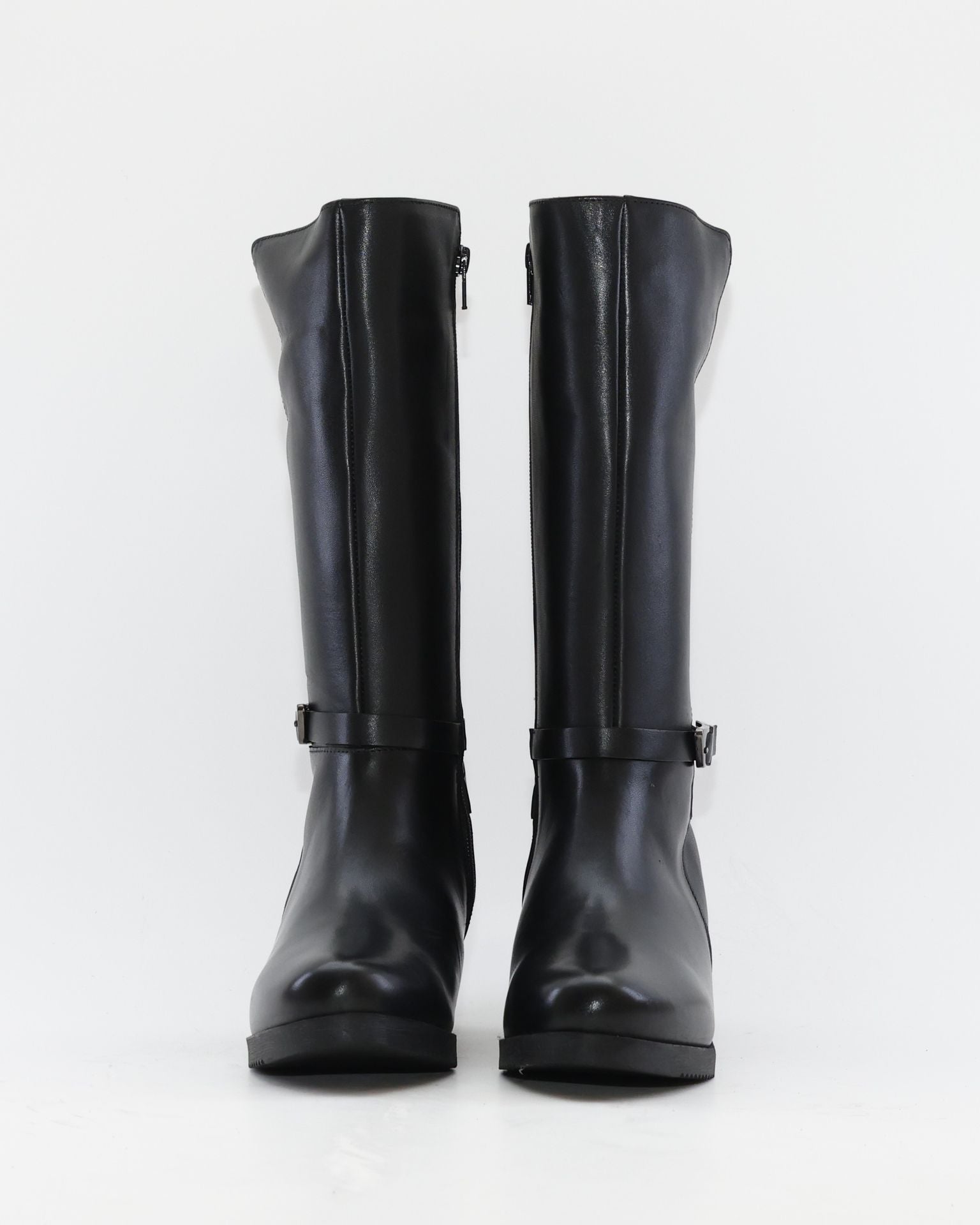BOTA ALTA MUJER TACON MEDIO COLOR NEGRO ADORNO METALICO  CREMALLERA Y ELASTICO TREINTAS L-1508
