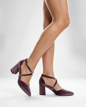 ZAPATO SALÓN MUJER COLOR TERCIOPELO MALVA TACÓN ANCHO Y TIRAS AZAREY 459M066