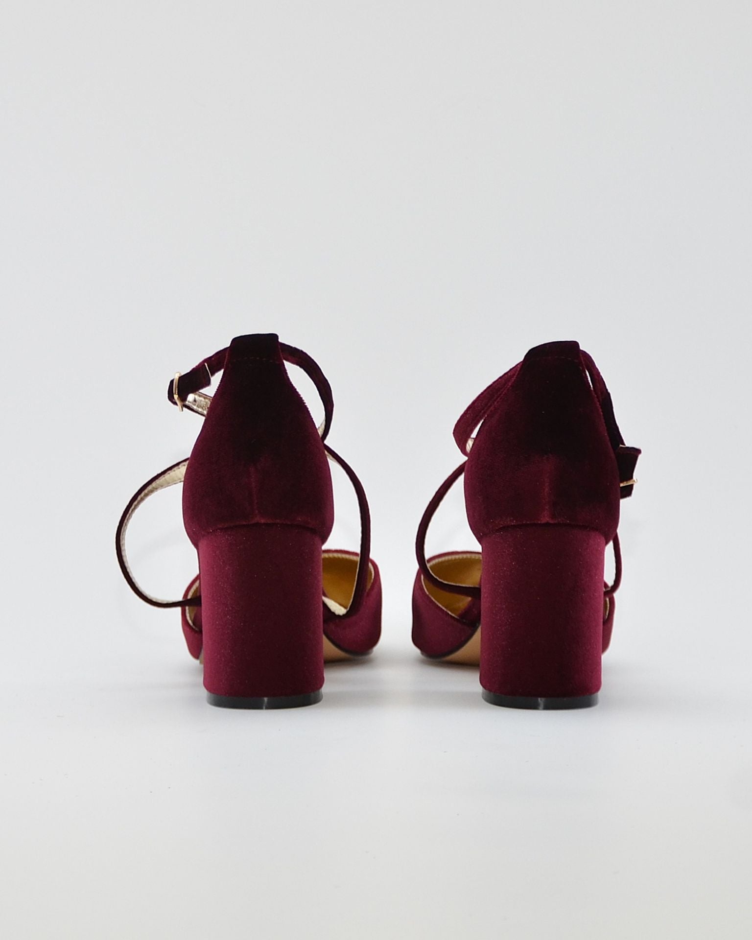 ZAPATO SALÓN MUJER COLOR TERCIOPELO BURDEOS TACÓN ANCHO Y TIRAS AZAREY 459M066