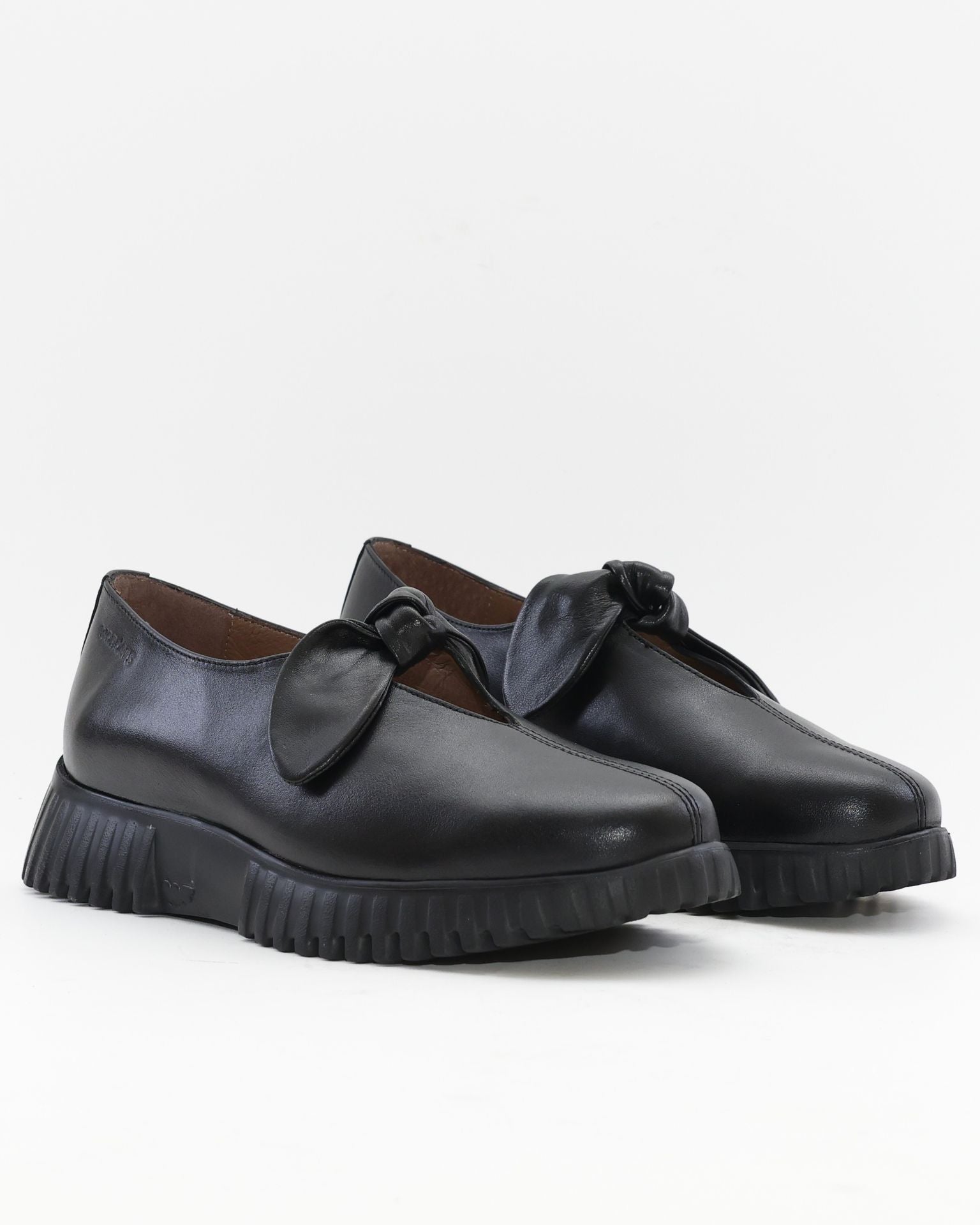 ZAPATO MUJER ESCOTADO ADORNO LAZO ANUDADO WONDERS A-4421 VELVET NEGRO